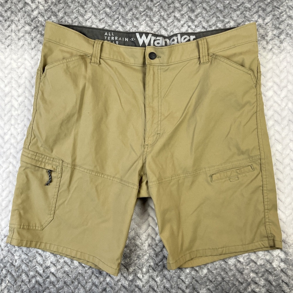 Wrangler ATG Tech Shorts Mens 40 Brown Outdoor Flex Cargo Zip Pocket Stretch